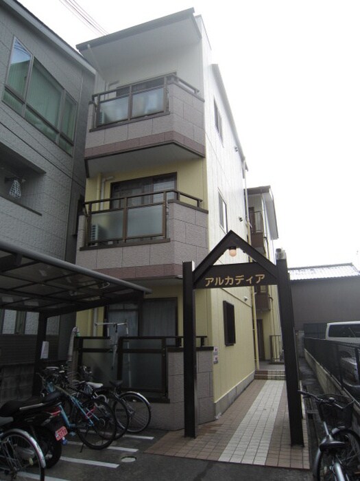 物件外観写真2　(エントランス部分)