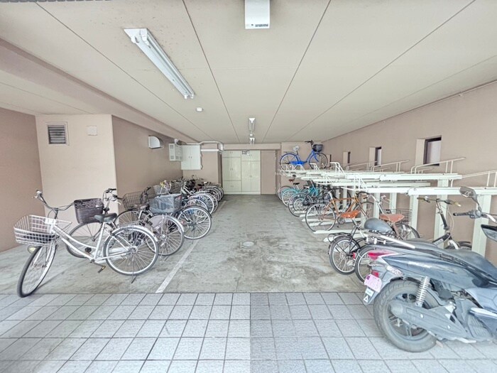物件外観写真3　(駐輪場)