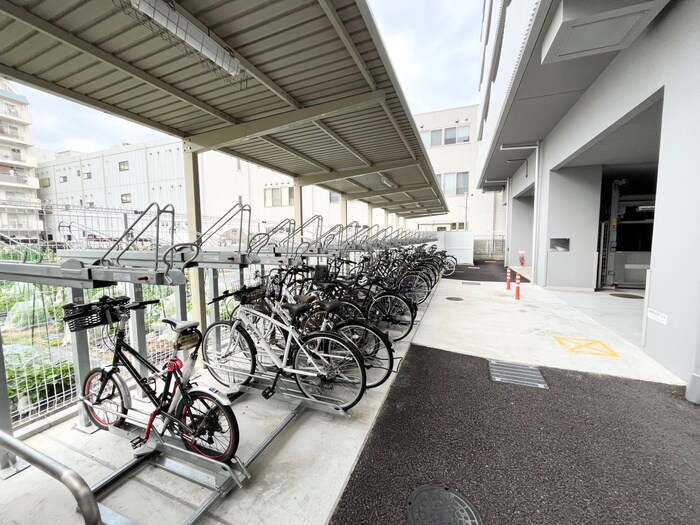物件外観写真4　(駐輪場)