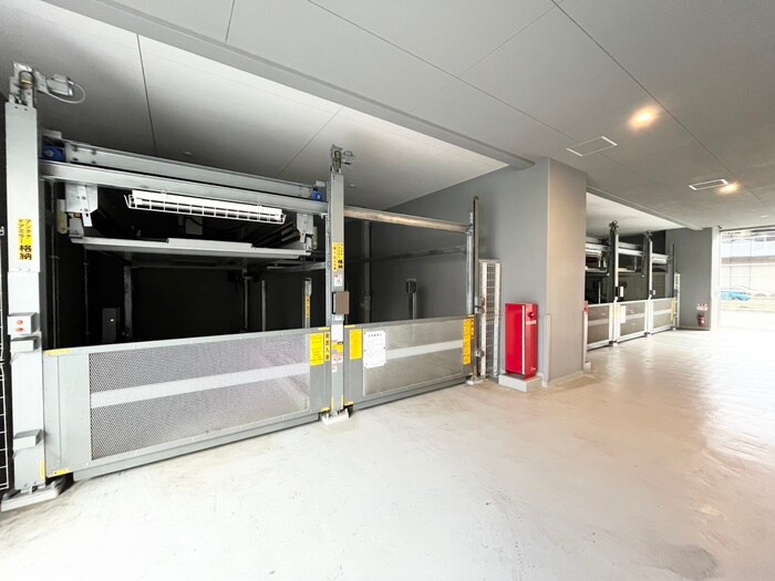 物件外観写真5　(駐車場)