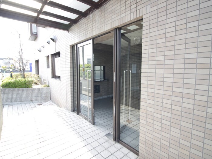 物件外観写真2　(エントランス部分)