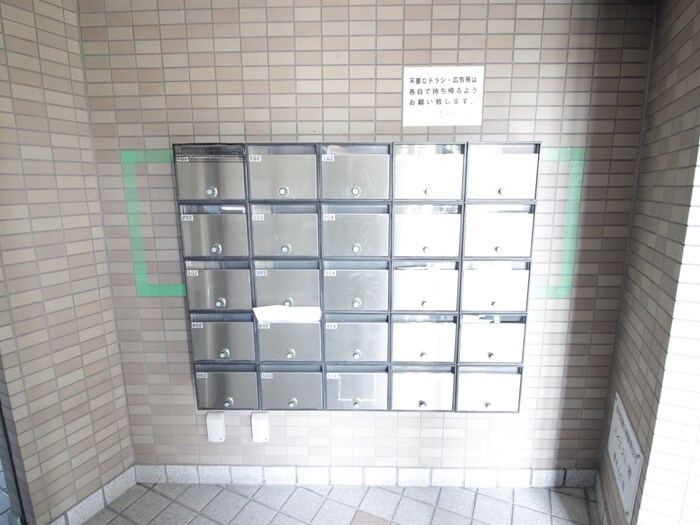 物件外観写真4　(エントランス部分)