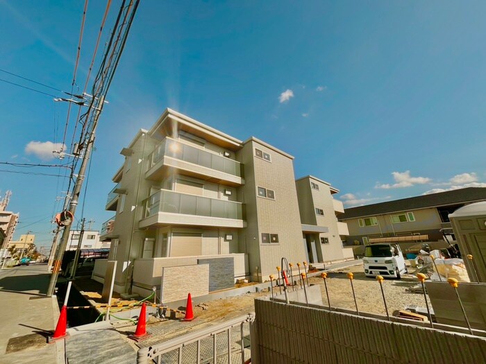 物件外観写真1　(建築中)