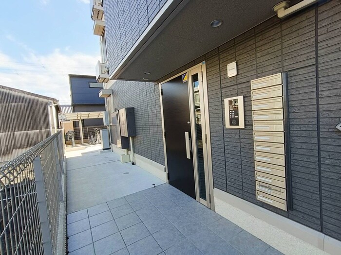 物件外観写真3　(エントランス部分)