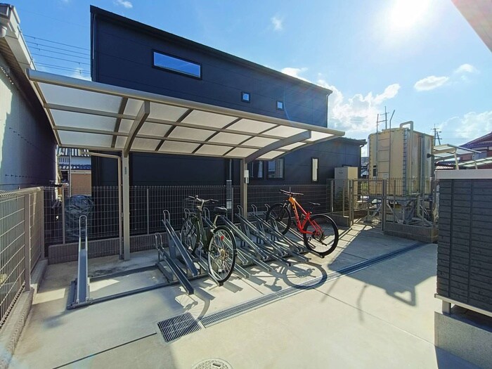 物件外観写真5　(駐輪場)