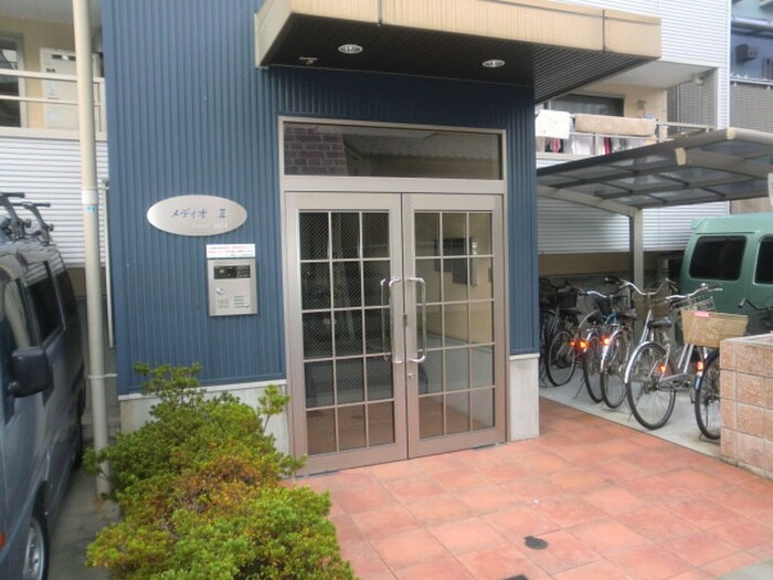 物件外観写真3　(エントランス部分)