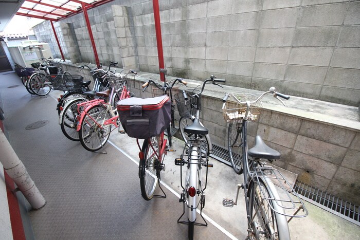 物件外観写真4　(駐輪場)