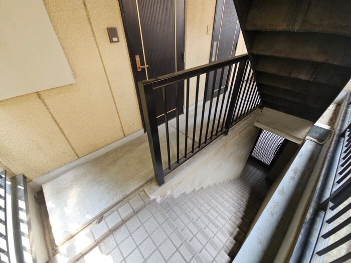 物件外観写真5　(エントランス部分)