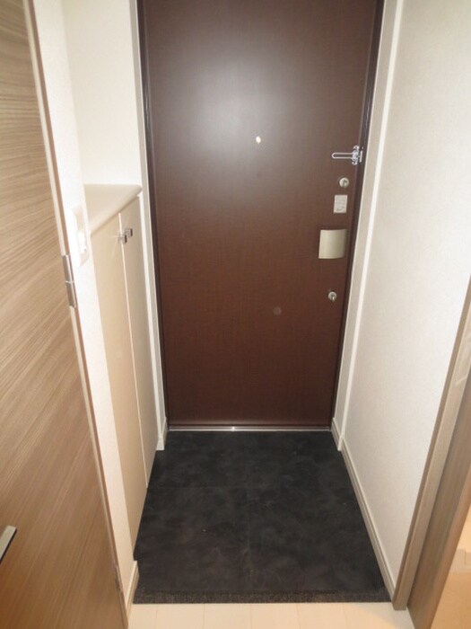 物件内観写真8　(玄関)