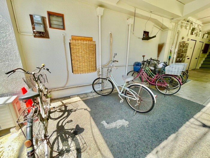 物件外観写真5　(駐輪場)