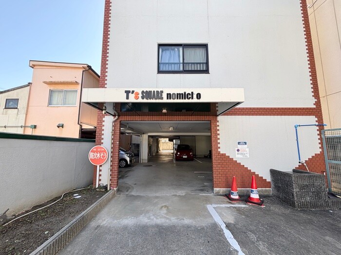 物件外観写真4　(エントランス部分)