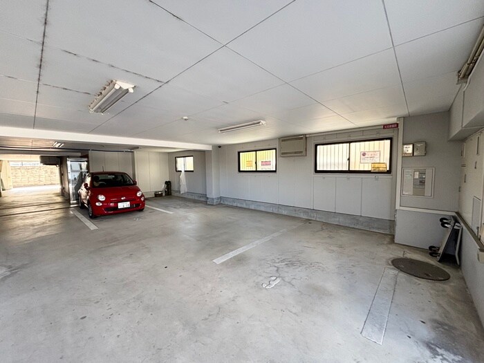 物件外観写真5　(駐車場)