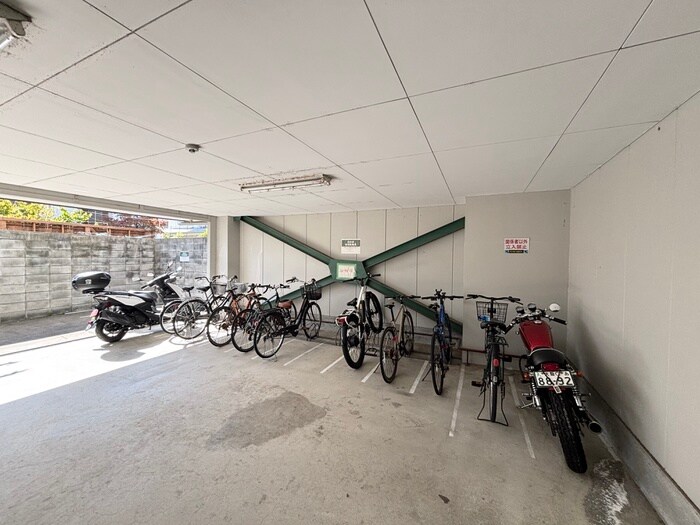 物件外観写真6　(駐輪場)