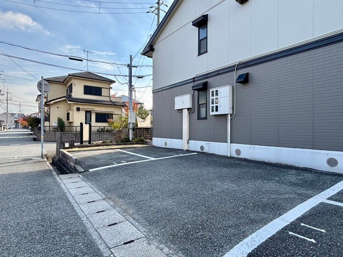物件外観写真5　(駐車場)