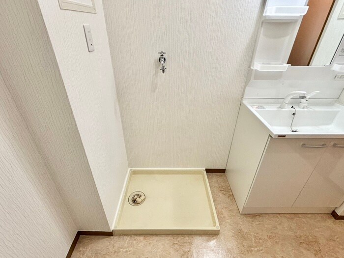 物件内観写真16　(洗濯機置場)