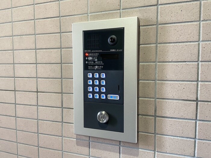 物件外観写真4　(エントランス部分)