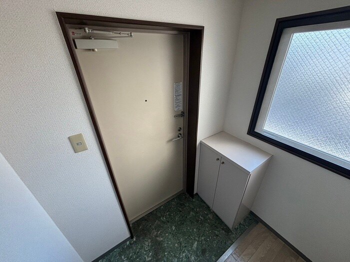 物件内観写真16　(玄関)