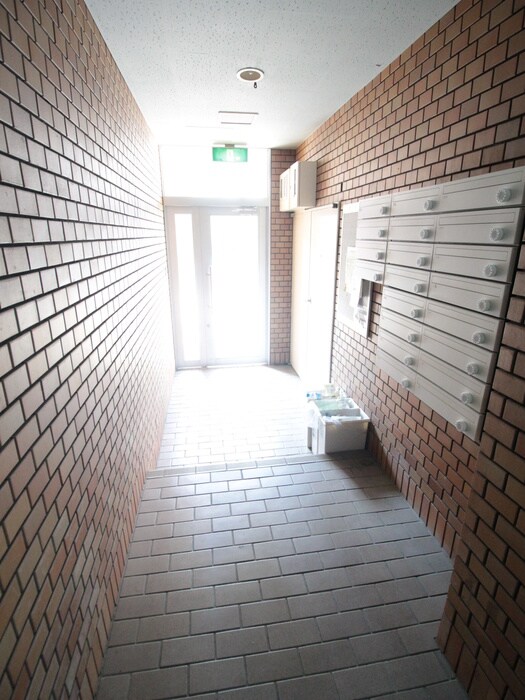 物件外観写真4　(エントランス部分)