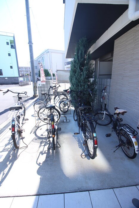 物件外観写真5　(駐輪場)