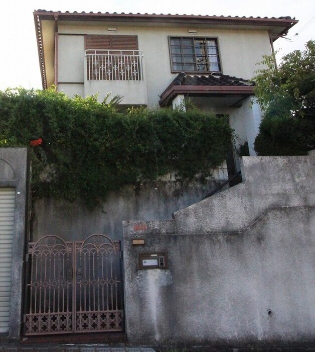 物件外観写真6　(エントランス部分)