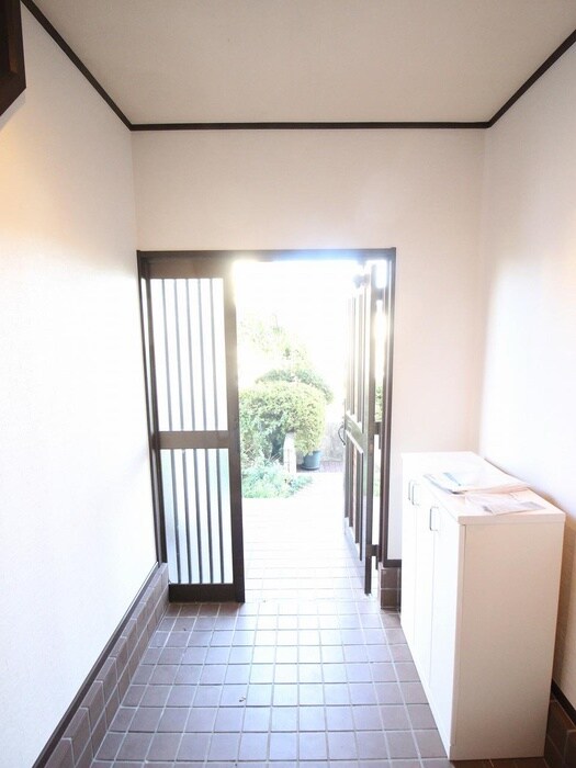 物件内観写真11　(玄関)