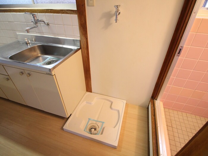 物件内観写真15　(洗濯機置場)