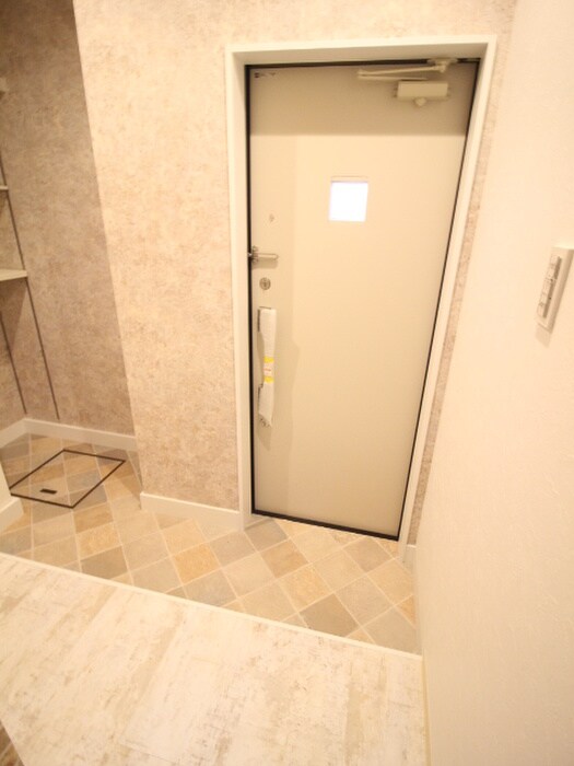 物件内観写真11　(玄関)