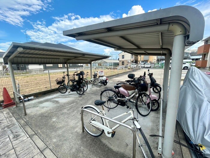 物件外観写真3　(駐輪場)