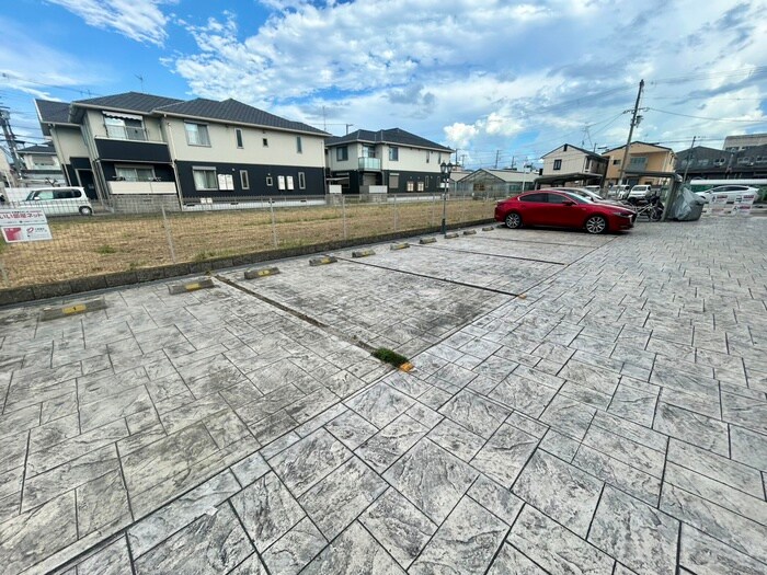 物件外観写真4　(駐車場)