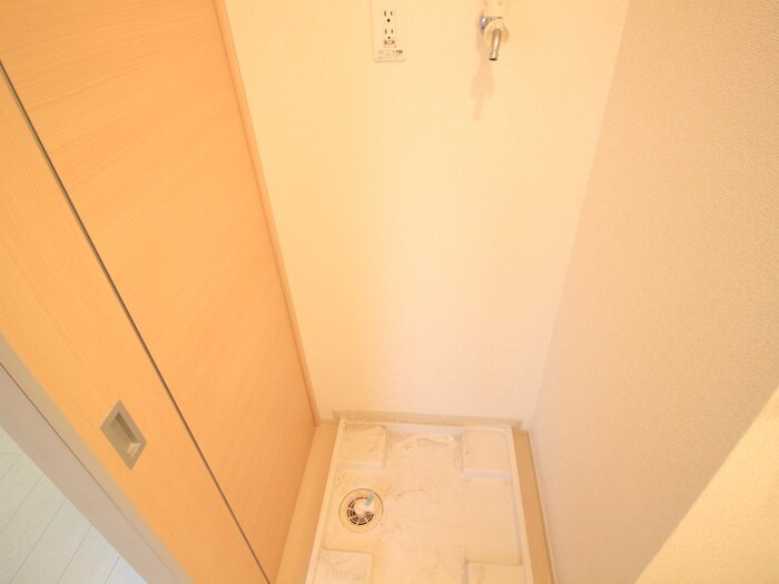 物件内観写真12　(洗濯機置場)