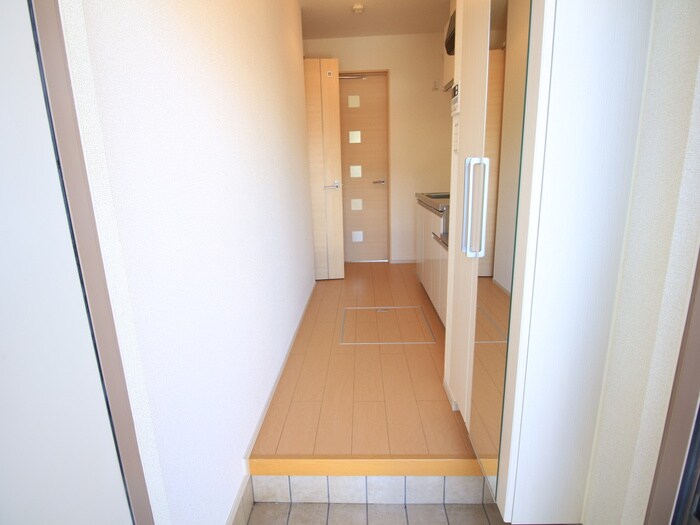 物件内観写真13　(玄関)