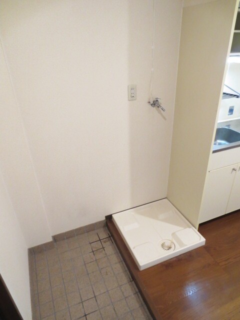 物件内観写真7　(洗濯機置場)