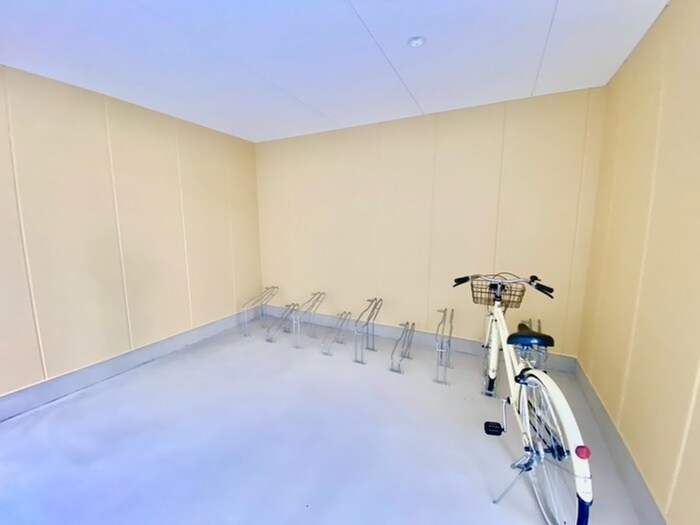 物件外観写真5　(駐輪場)