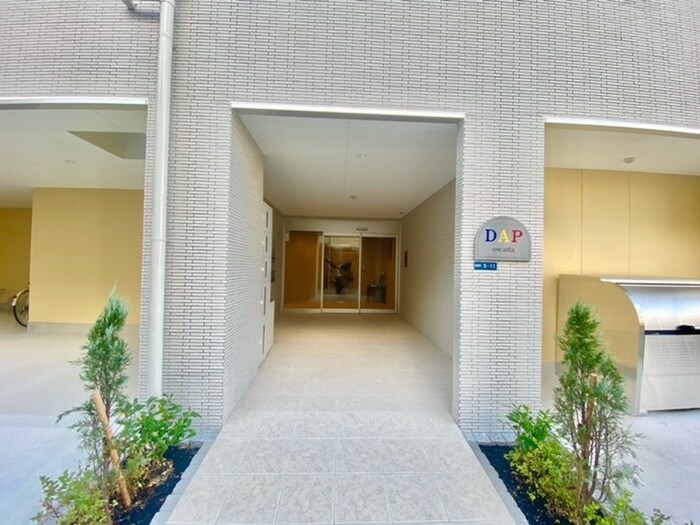 物件外観写真6　(エントランス部分)