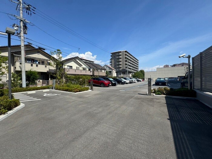 物件外観写真6　(駐車場)