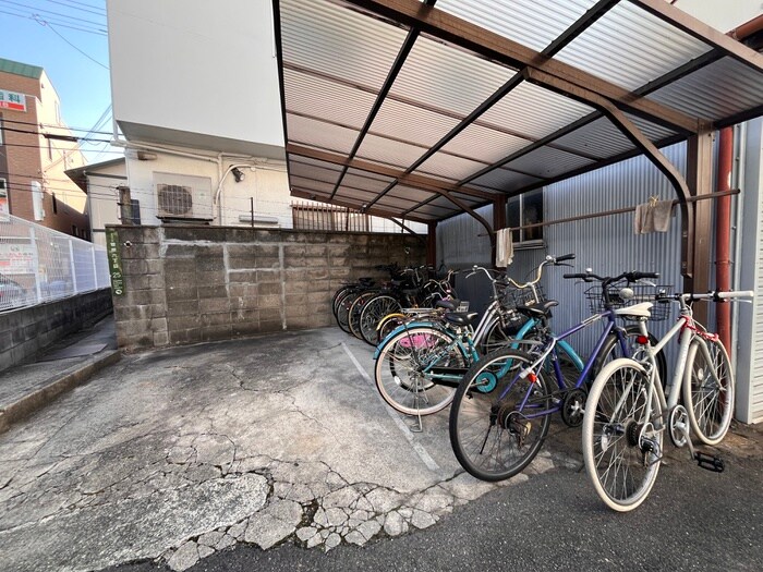 物件外観写真6　(駐輪場)