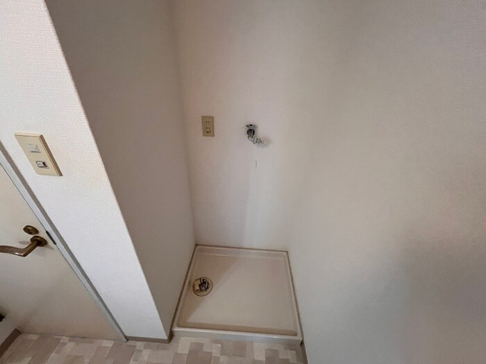 物件内観写真10　(洗濯機置場)