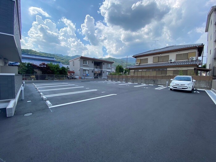 物件外観写真2　(駐車場)