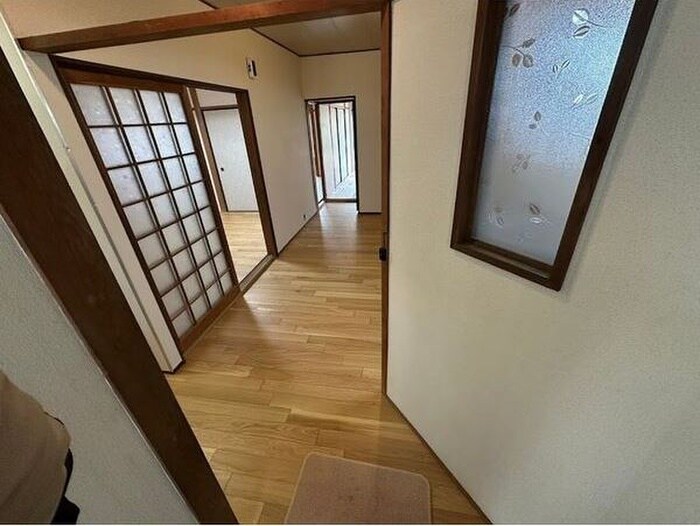 物件内観写真11　(廊下)