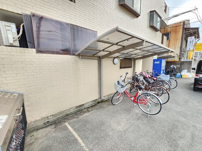 物件外観写真4　(駐輪場)