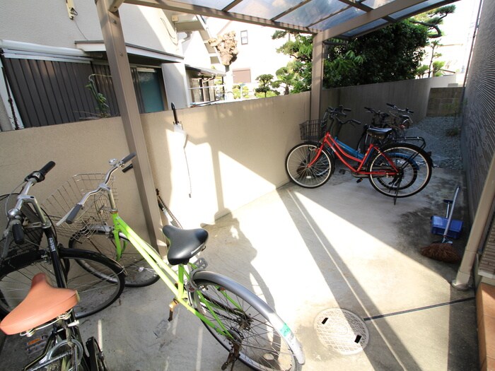 物件外観写真4　(駐輪場)