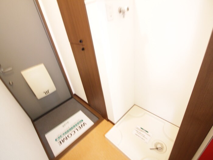 物件内観写真18　(洗濯機置場)