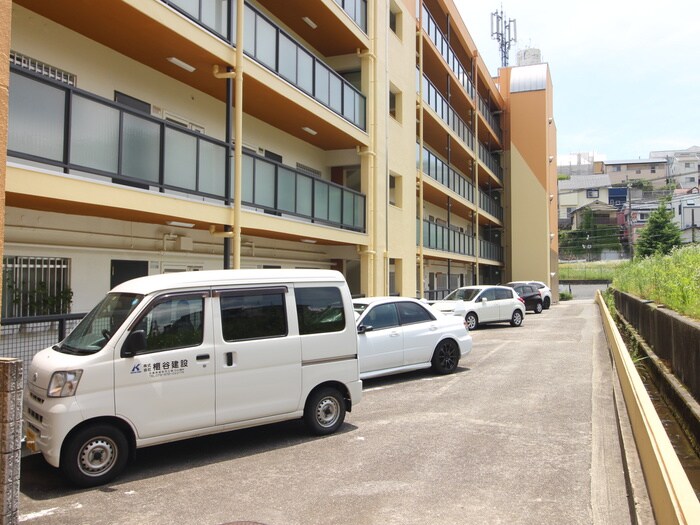 物件外観写真4　(駐車場)