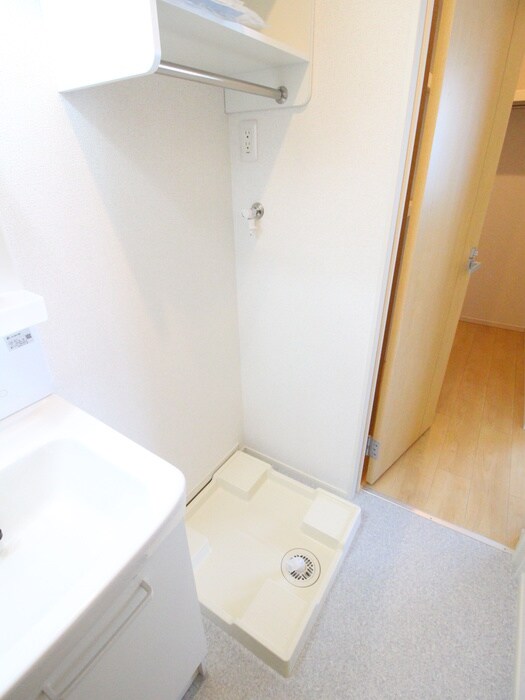 物件内観写真16　(洗濯機置場)