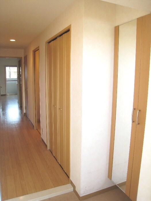 物件内観写真7　(玄関)