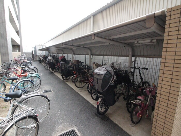 物件外観写真4　(駐輪場)