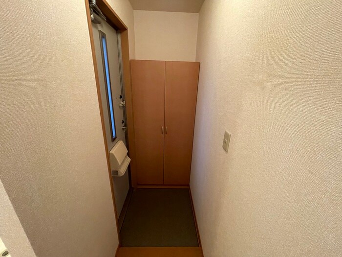 物件内観写真8　(玄関)