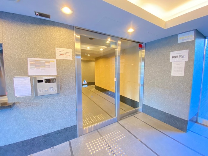 物件外観写真2　(エントランス部分)