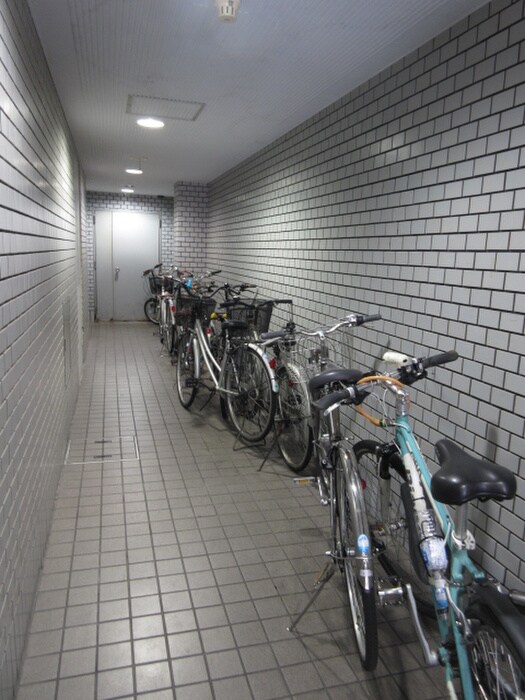 物件外観写真2　(駐輪場)