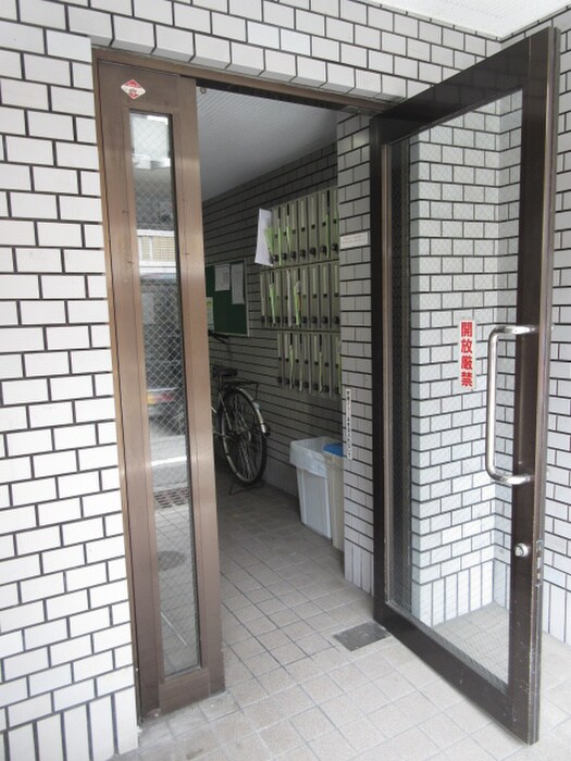物件外観写真3　(エントランス部分)